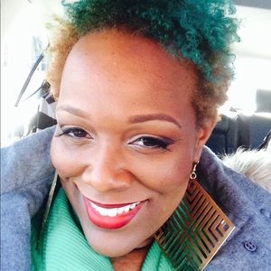 Meet your Posher, Chanel